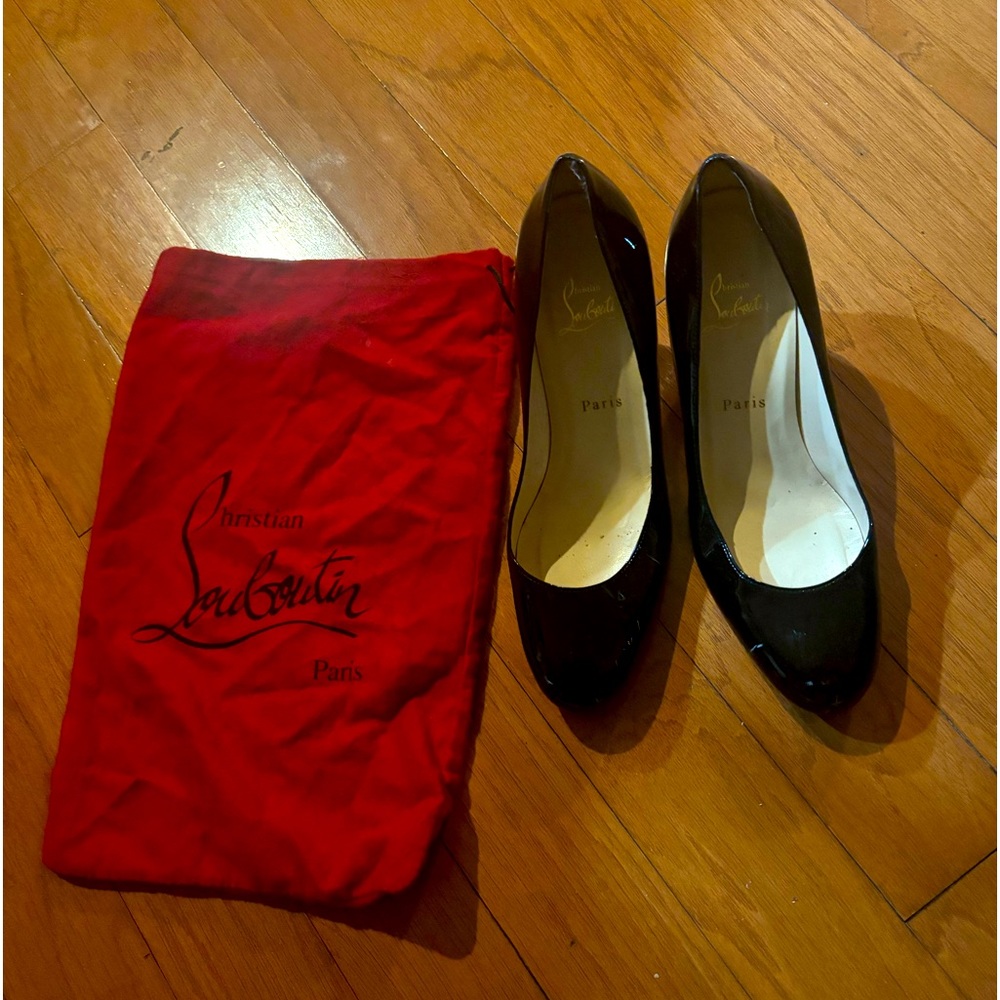 Christian louboutin shoes clsssic